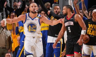 球迷怒喷后蹇韬回应：输球又怎么样？随后被韦世豪、甘超拦下